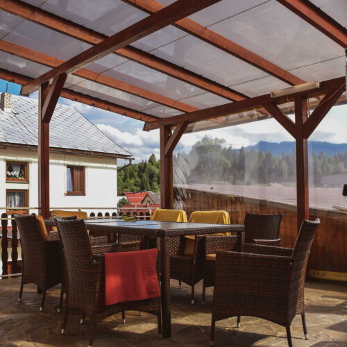 Izba so sprchou so spoločnou kuchynkou pre 4 os.