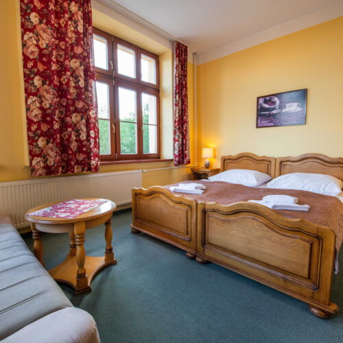 Camera tripla classic la etaj