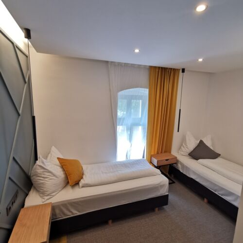 Camera twin la etaj cu vedere spre lac