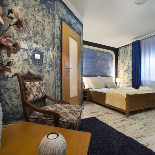 Zweibettzimmer mit Dusche