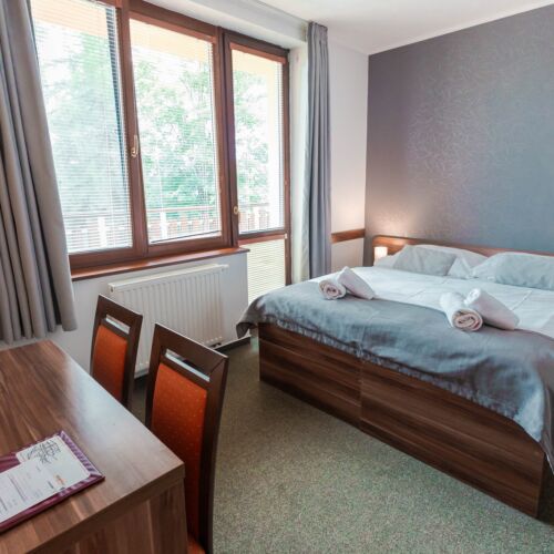 Pokój 2-osobowy na piętrze z łazienką (możliwa dostawka)