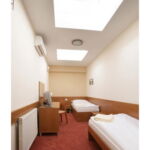 Einzelzimmer mit Dusche und Klimaanlage