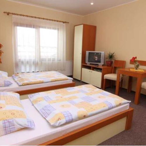 Pokoj se sprchou s vlastní kuchyňkou pro 4 os.