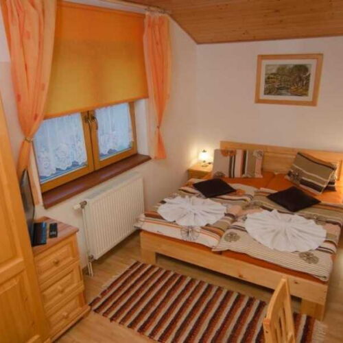 Vierbettzimmer mit Dusche