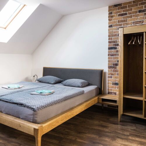 Doppelzimmer mit Klimaanlage und Dusche