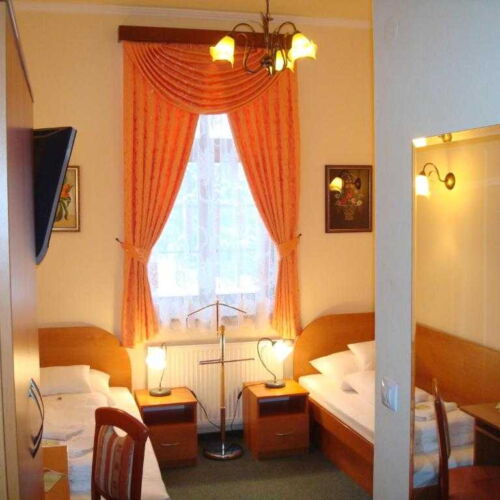 Camera twin standard cu duș