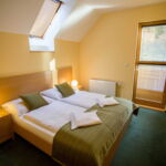 5-Bett-Zimmer mit Dusche und Balkon