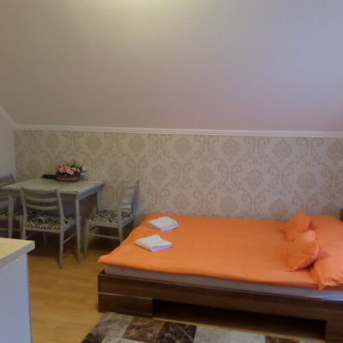 Apartament 3-osobowy na piętrze na poddaszu z 1 pomieszczeniem sypialnianym (możliwa dostawka)