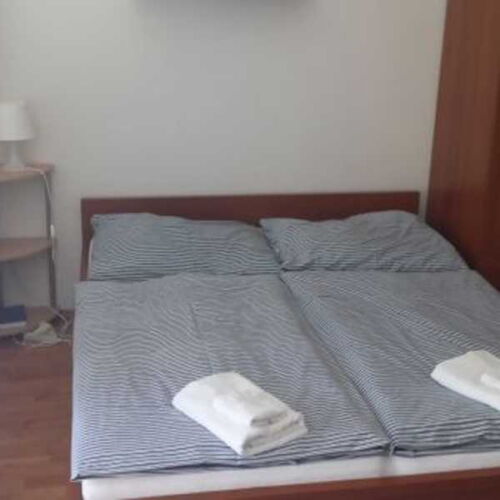 Apartman se sprchou s vlastní kuchyňkou s manželskou postelí s 1 ložnicí (s možností přistýlky)