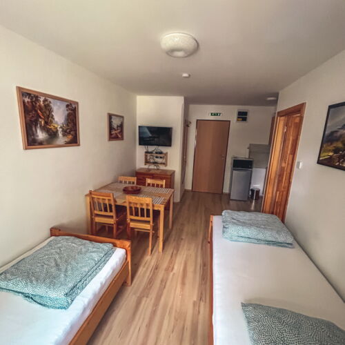 Apartament 4-osobowy na piętrze z aneksem kuchennym z 2 pomieszczeniami sypialnianymi