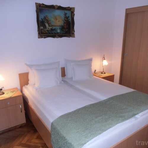 Apartament la parter cu 2 camere pentru 4 pers.