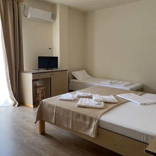 Camera tripla cu balcon