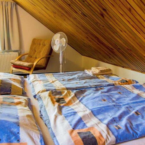 Apartament la mansardă cu bucătărie proprie cu 1 camera pentru 3 pers. (se poate solicita pat suplimentar)