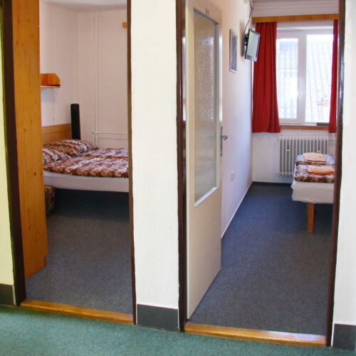 Air Conditioned 6 Person Room with Shower