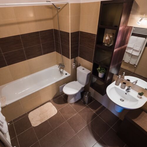 Apartament deluxe cu terasă cu 2 camere pentru 3 pers.