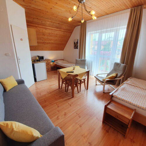 Pokój 4-osobowy na piętrze z własną kuchnią