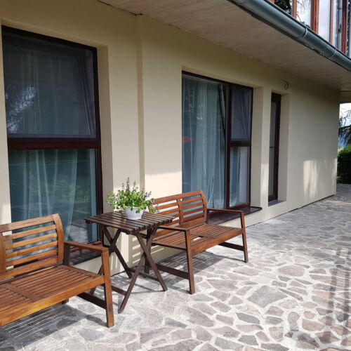 Apartmán so sprchou s terasou pre 4 os.