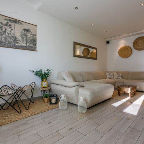 Yard View Whole House Holiday Home for 6 Persons