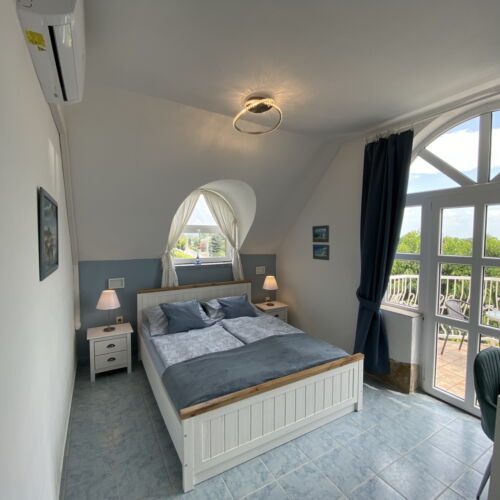 Doppelzimmer mit Balkon und Panorama auf den See