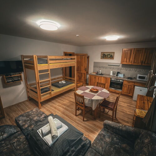 Apartament 4-osobowy na piętrze z widokiem na góry z 2 pomieszczeniami sypialnianymi