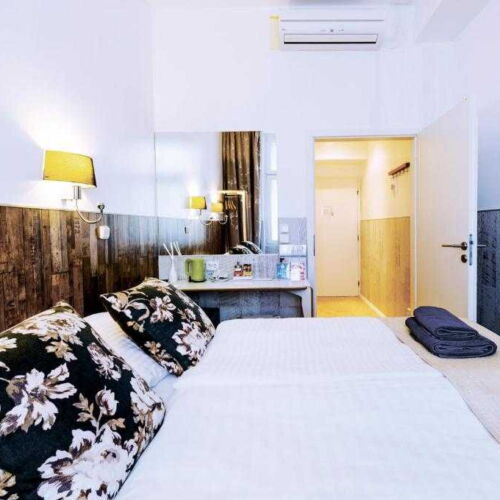 Pokój 2-osobowy Superior z prysznicem (możliwa dostawka)