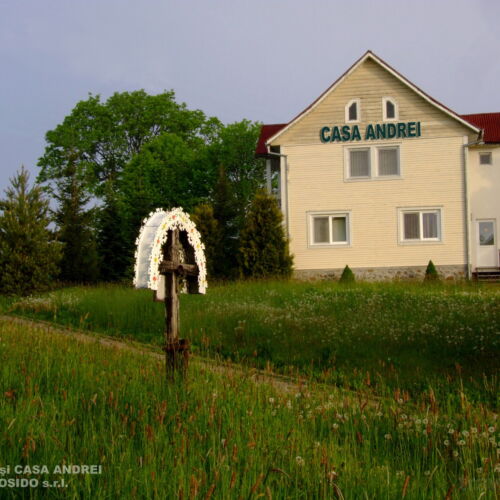 Casă de vacanță cu terasă pentru 10 pers. (se inchirieaza doar integral)