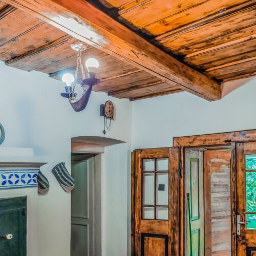 Forest View Whole House Farmhouse for 4 Persons