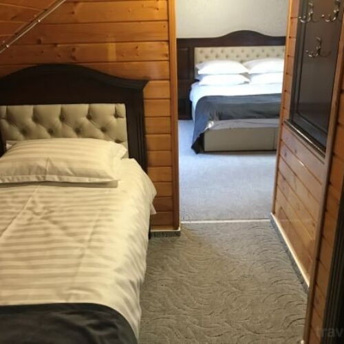 Casă de vacanță pentru 14 pers. (se inchirieaza doar integral)