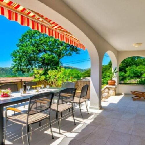 Sea View Whole House Holiday Home for 9 Persons