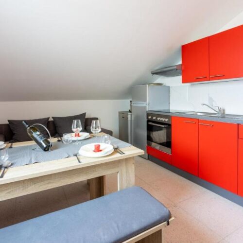 Upstairs 3-Room Apartment for 7 Persons air Conditioned