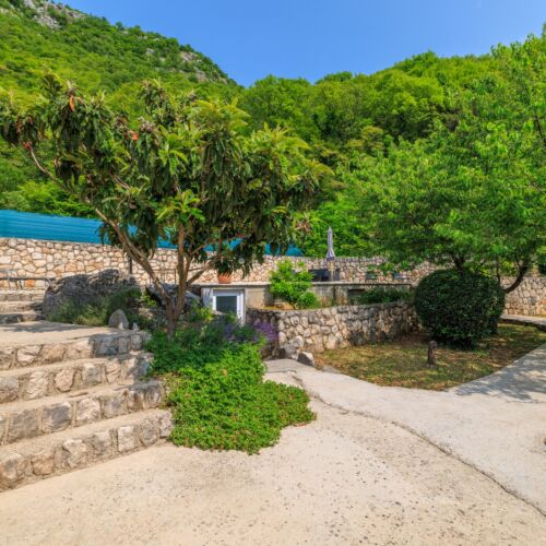 Sea View Whole House Holiday Home for 6 Persons