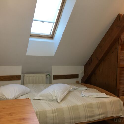 Suita junior la mansardă cu 1 camera pentru 4 pers.