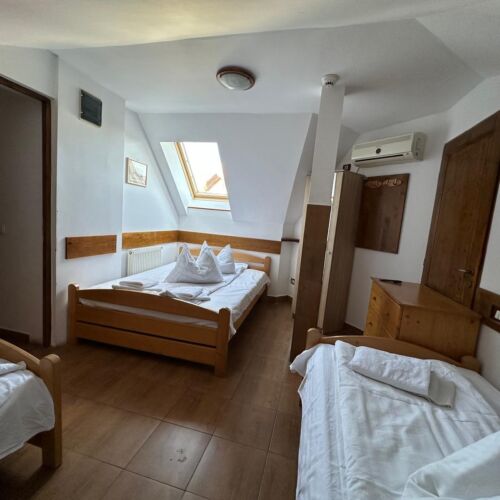 Apartament economy la mansardă cu 2 camere pentru 6 pers.