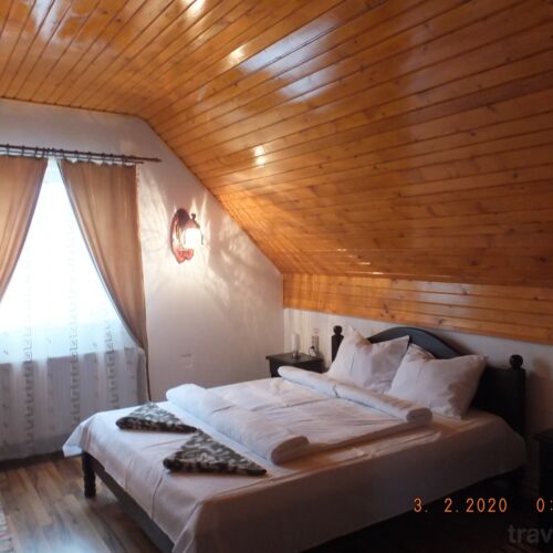 Emeleti fürdőszobás négyágyas szoba