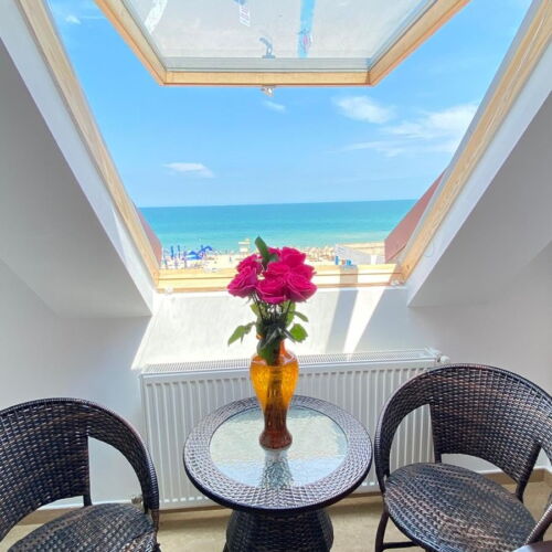 Camera tripla family la etaj