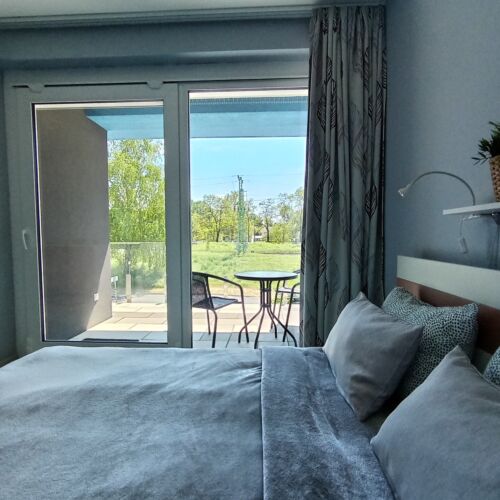 Apartman s klimatizací s terasou s manželskou postelí s 1 ložnicí