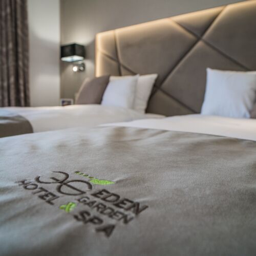 Camera twin cu balcon