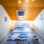 1-Zimmer-Apartment für 2 Personen im Dachgeschoss mit Badezimmer (Zusatzbett möglich)