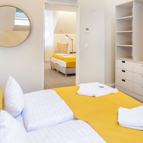 Apartament superior la etaj cu 2 camere pentru 4 pers.