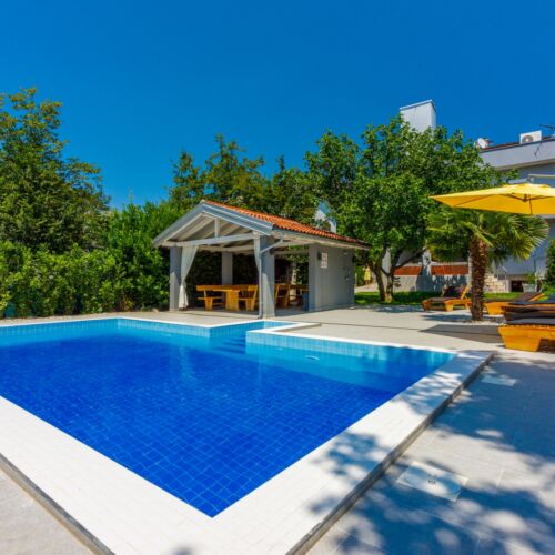 Whole House Holiday Home for 14 Persons