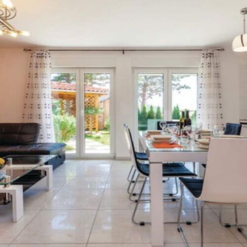 Sea View Whole House Holiday Home for 6 Persons
