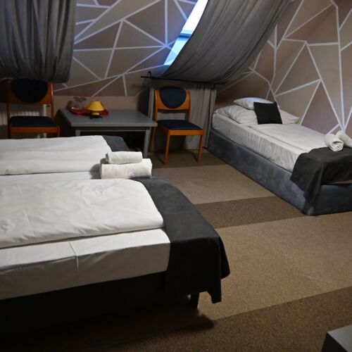 Pre rodiny Suita pre 4 os. s 2 spálňami v podkroví (s možnosťou prístelky)