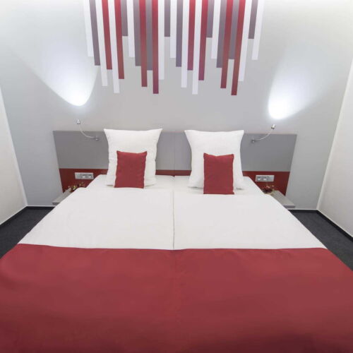 Pokoj s manželskou postelí