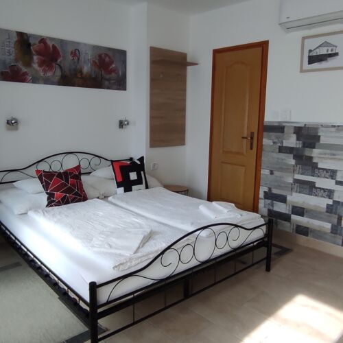 Apartament la parter cu 1 camera pentru 2 pers.