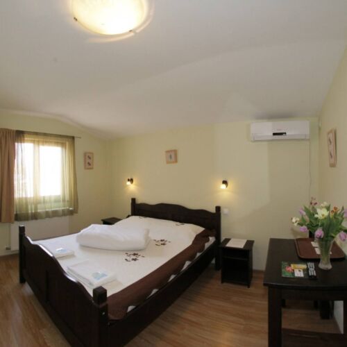 Camera tripla premium cu baie