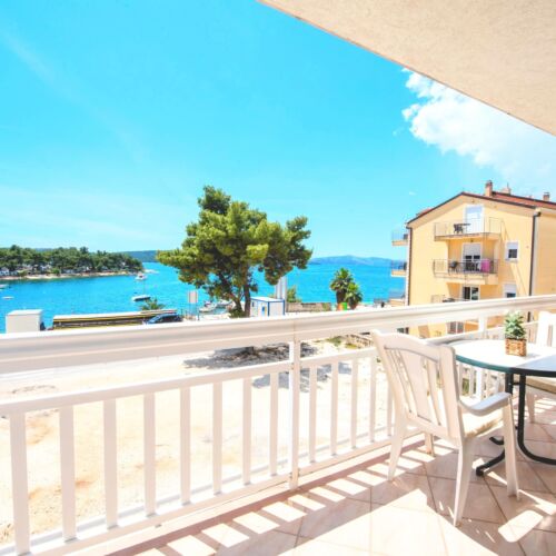 Studio Upstairs 1-Room Suite for 2 Persons