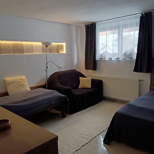 Apartament 5-osobowy na parterze z tarasem (możliwa dostawka)
