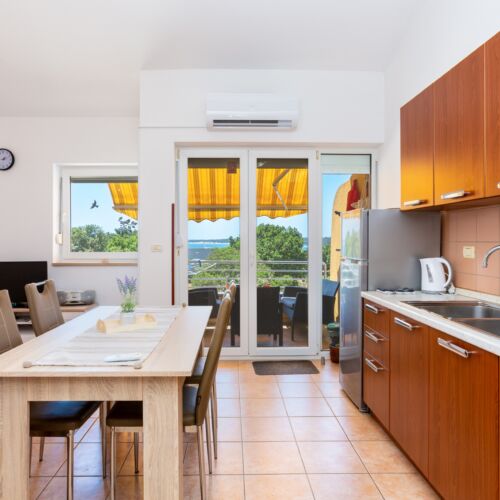 Apartament 2-osobowy na piętrze częściowy z widokiem na morze z 1 pomieszczeniem sypialnianym (możliwa dostawka)