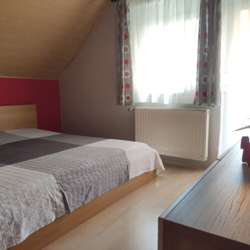 Camera tripla la etaj cu panoramă