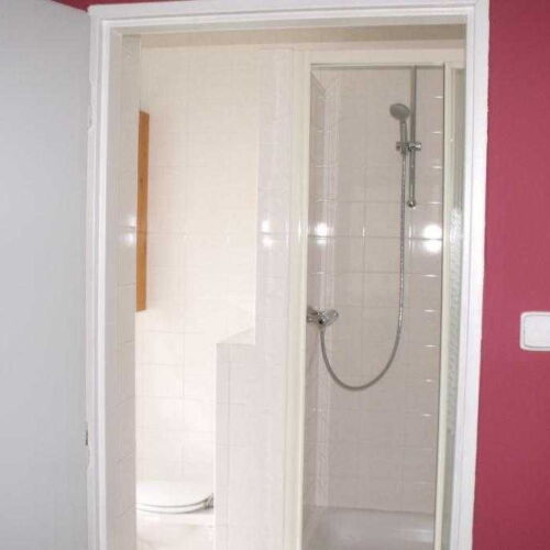 Dvoulůžkový pokoj s oddělenými postelemi a balkónem